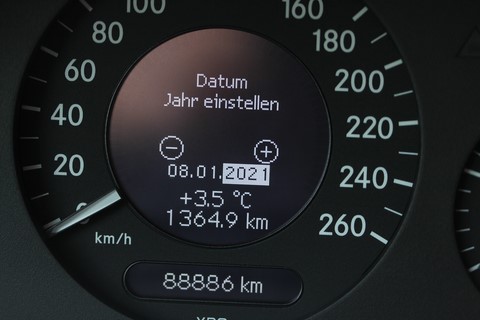 Mercedes W211 das Datum einstellen