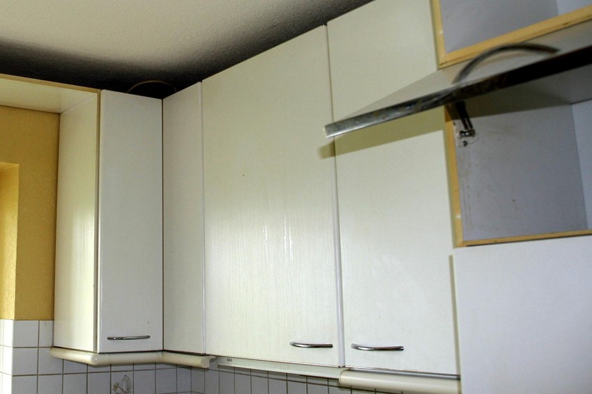 Hängeschränke der Einbauküche neu aufhängen - Lust-Sparen.de