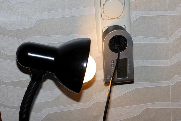 Stromverbrauch LED-Lampe mit Stufendimmer messen