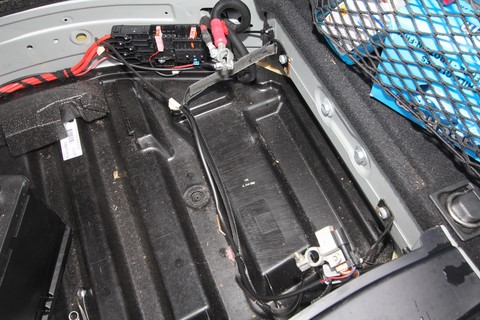 Die Autobatterie ist ausgebaut