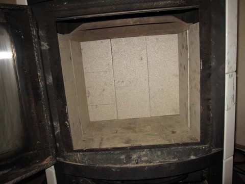 Feuerraumauskleidung vom Kaminofen mit Vermiculiteplatten