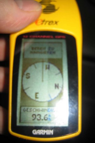 Tachometer und Kilometerzähler mit GPS-Empfänger überprüfen