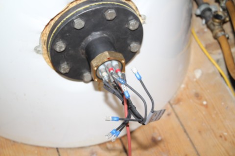 Im Warmwasserspeicher eingebauter Heizstab des PV-Heater