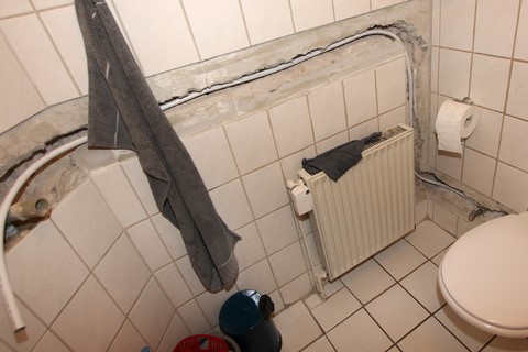 Den Kaltwasseranschluss für den Dusch-WC-Aufsatz herstellen