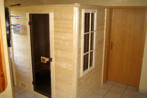 Die nach dem Sauna bauen fertig aufgebaute Sauna