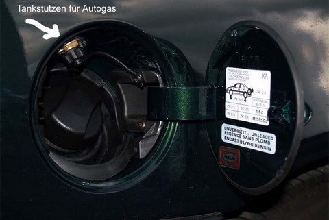 Beim Autogas Umbau eingebauter Tankstutzen von meinem Auto