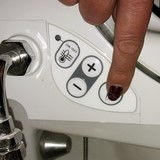 Dusch-WC-Aufsatz installieren
