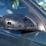 Beim Wechseln des defekten rechten Außenspiegels wurden folgende Arbeiten am Auto durchgeführt: Ausbau defekter und Einbau neuer Außenspiegel, Funktionstest der Spiegelverstellung und Spiegelheizung.