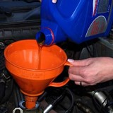 Ölwechsel inkl. Ölfilter-Wechsel am Auto durchführen