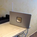 Um über ein Notebook mit WLAN im Internet zu surfen wurde ein neuer Router installiert