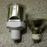 Energiesparen durch Halogenlampe mit Energiesparlampe ersetzen