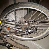 Fahrrad Reifen mit defektem Schlauch reparieren