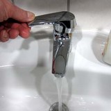 Wasser und Warmwasser sparen beim Händewaschen